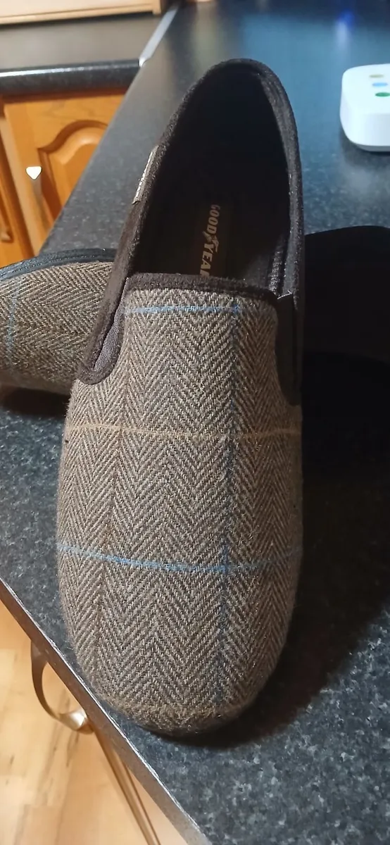 Gents new Slippers size 11 - Image 1