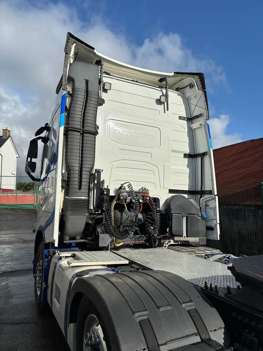 Volvo FH500 6 x 2 Midlift - Image 3