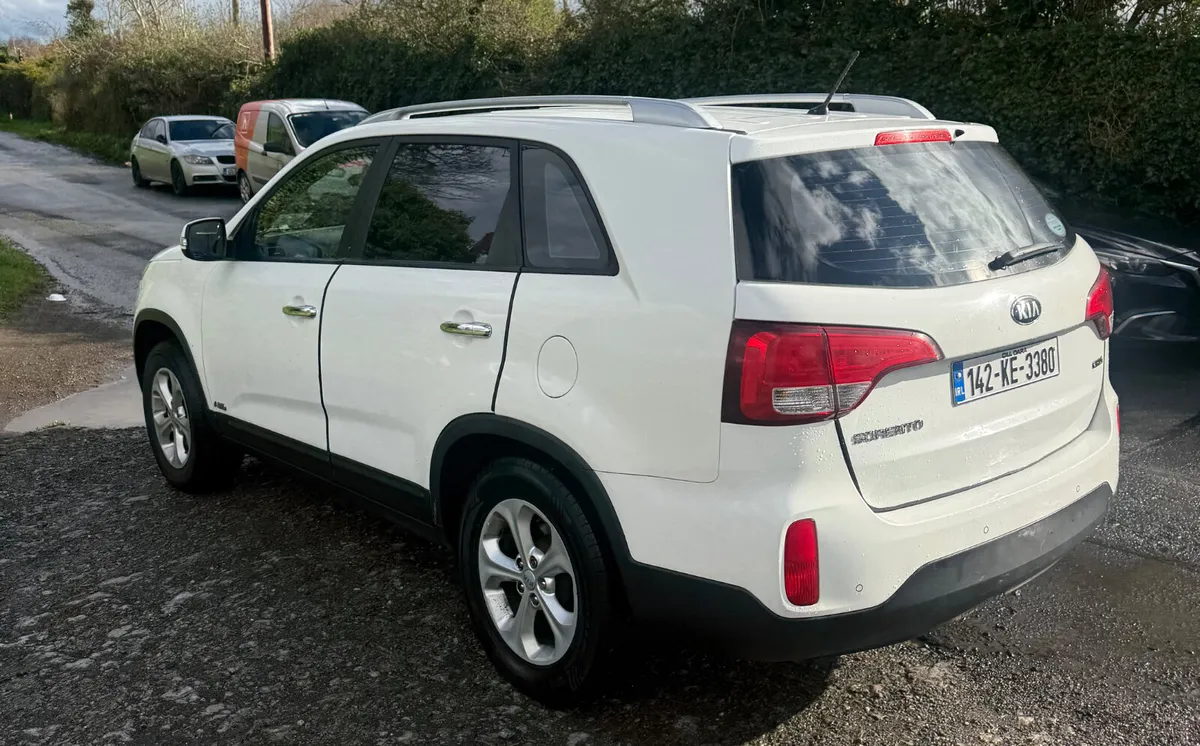 Kia Sorento 2014 Cvrt 2/2027 - Image 3