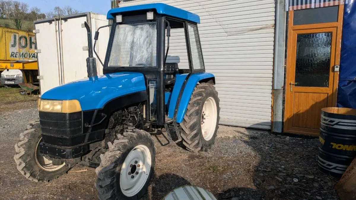 Tractor, compact 4wd - Image 1