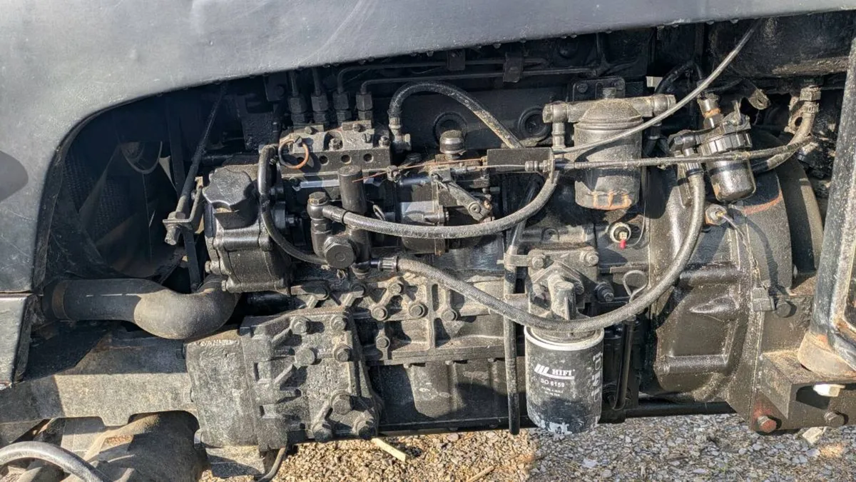 Tractor, compact 4wd - Image 3