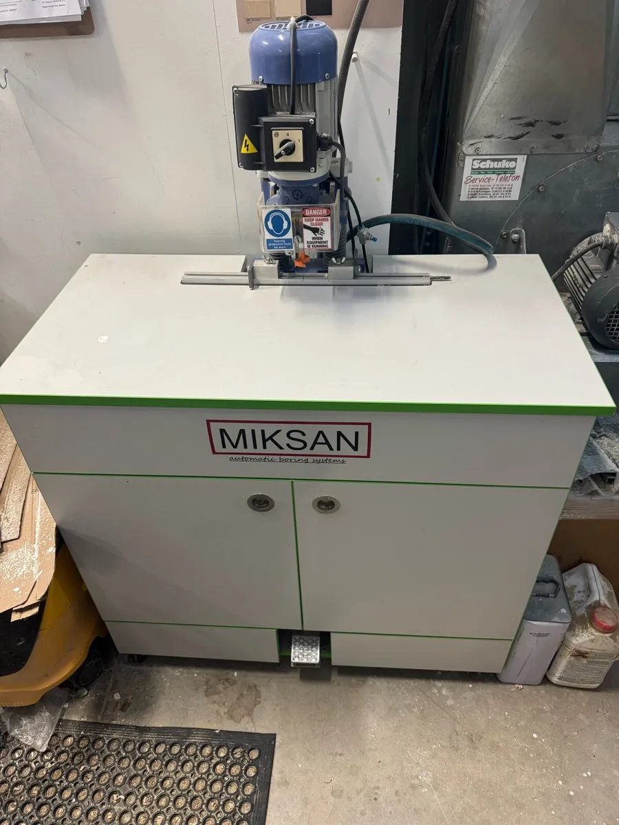 Hinge boring machine