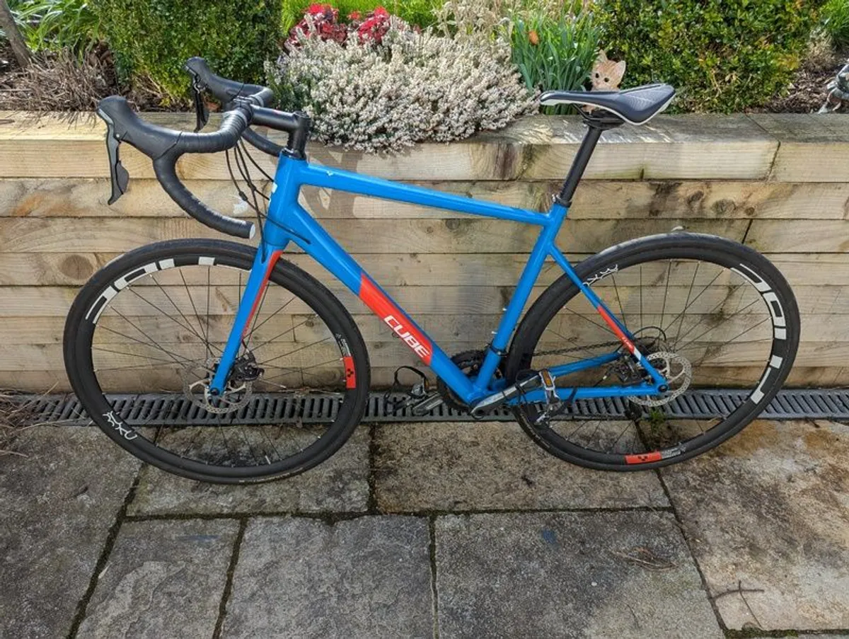 Cube Attain Road Bike 56cm - Image 1