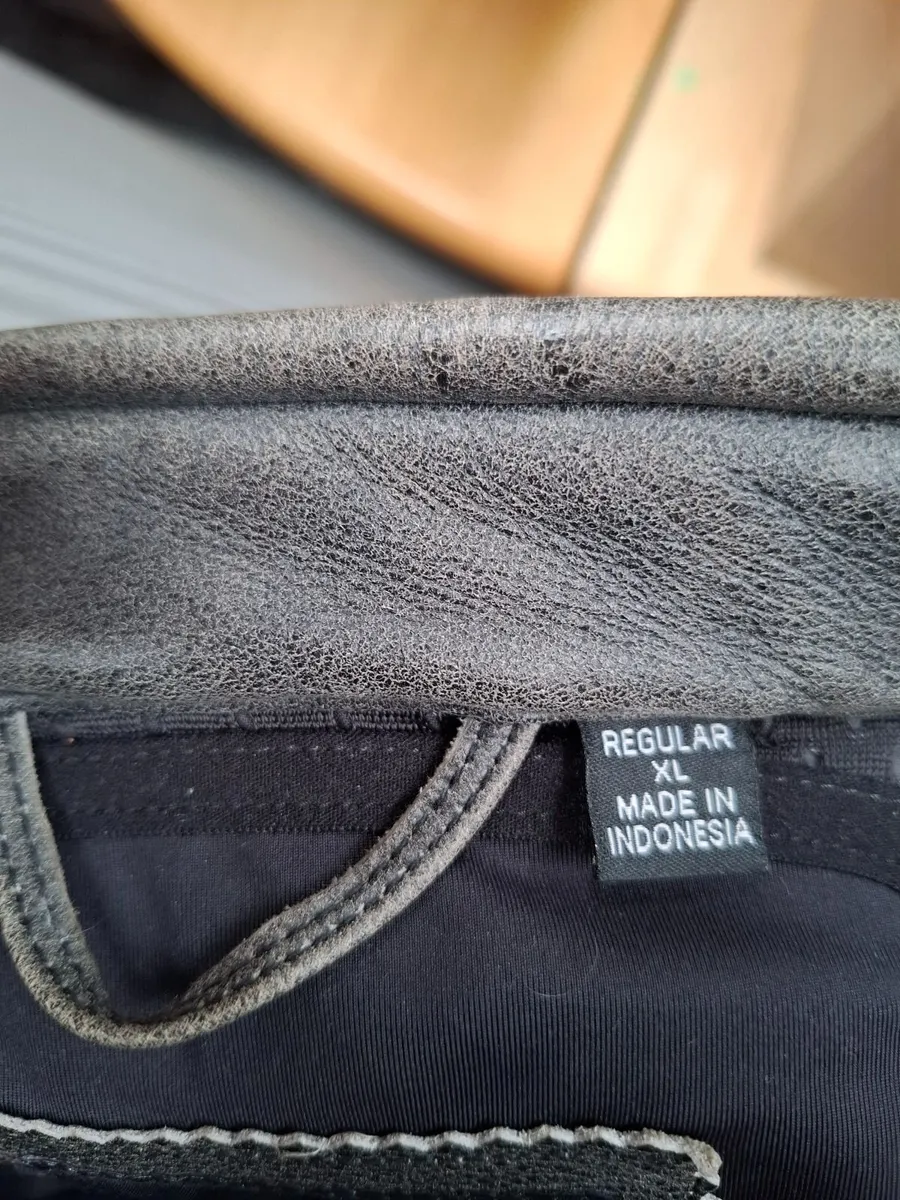 LEATHER JACKET - Image 4