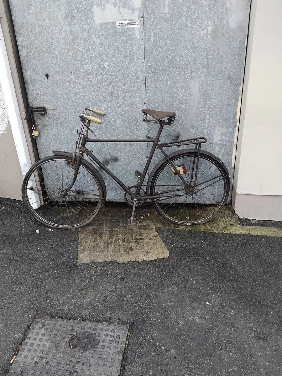 Old hi nelly bike man's hi nelly read priced - Image 1