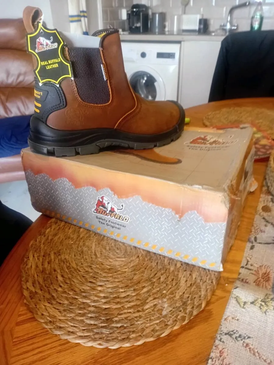 Work boots - Image 1