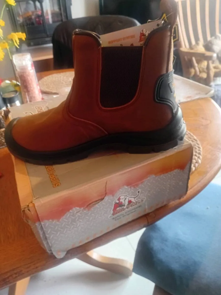 Work boots - Image 2