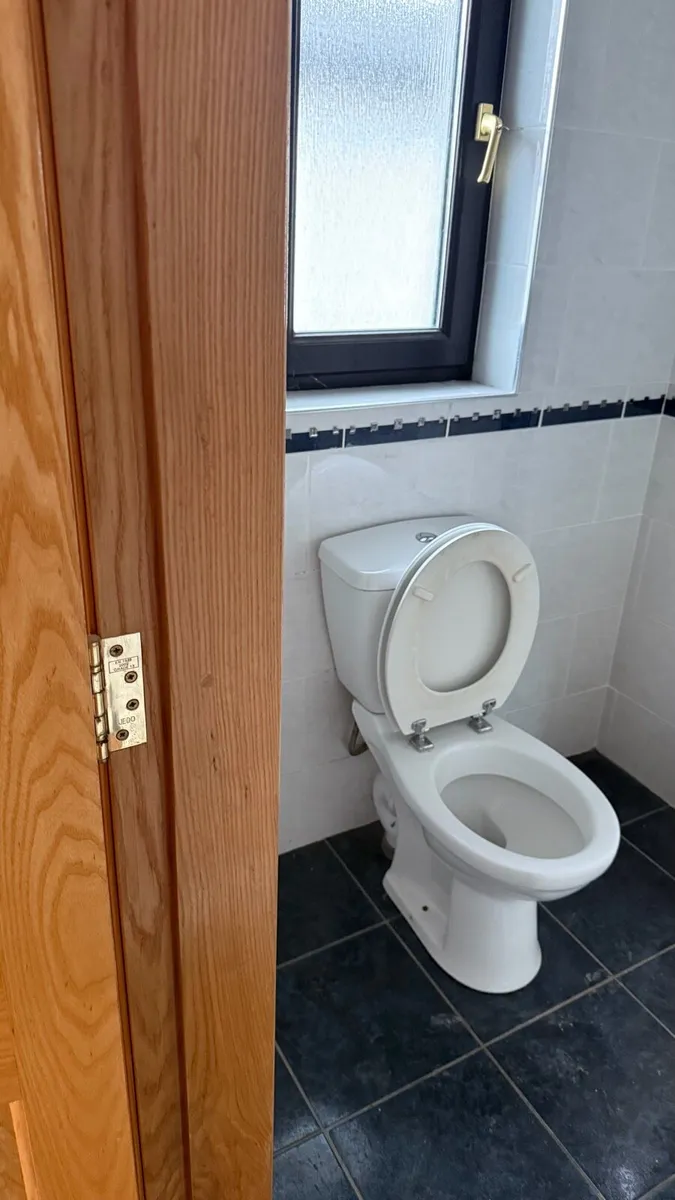 Bathroom fittings - Image 1