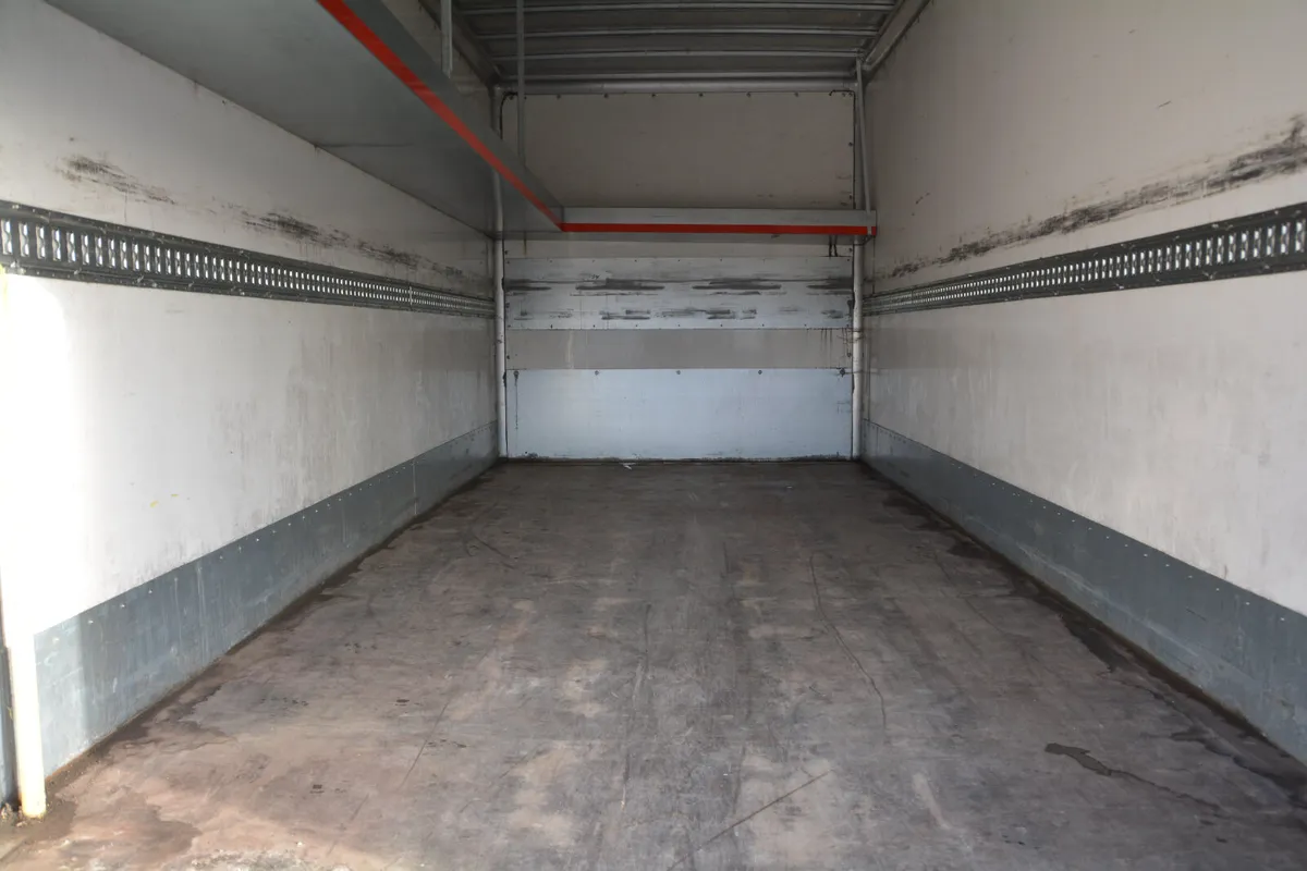 MAN 20' Box & Tail Lift - Image 2