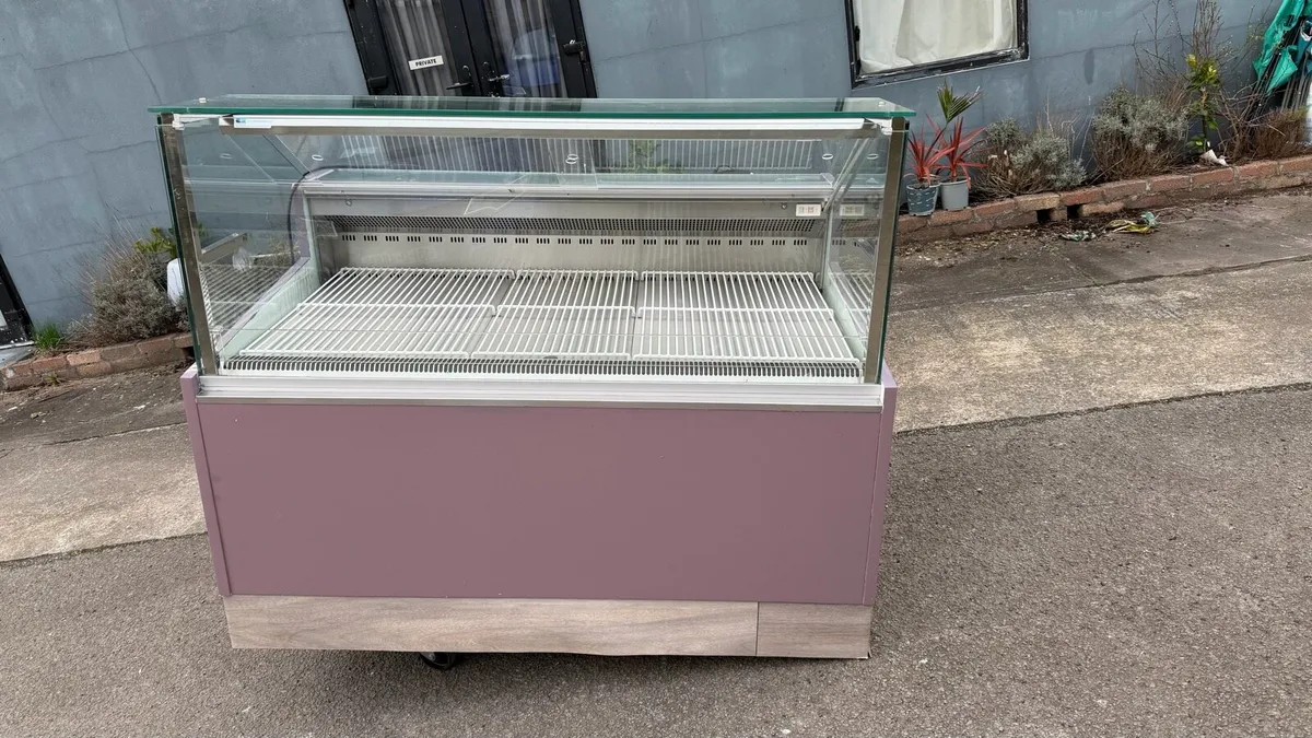 Deli display fridge - Image 1