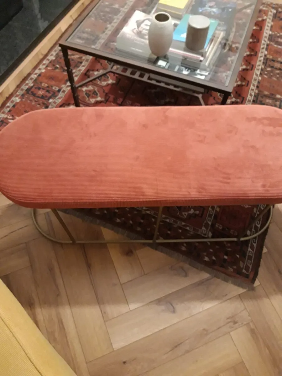 Pomax brush velvet bench - Image 1
