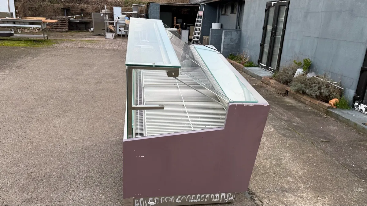Deli display fridge - Image 2