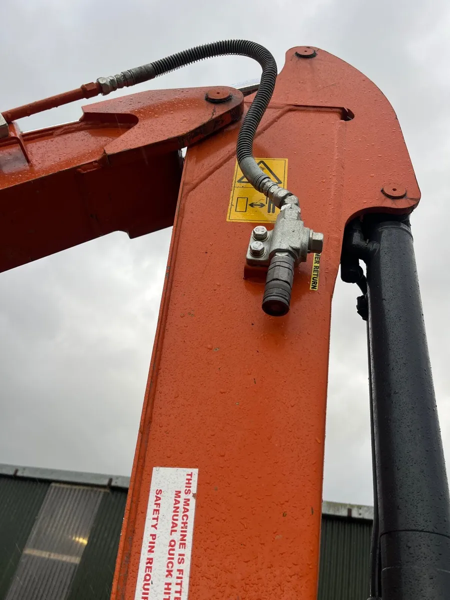 Hitachi Zaxis 26 - Image 2