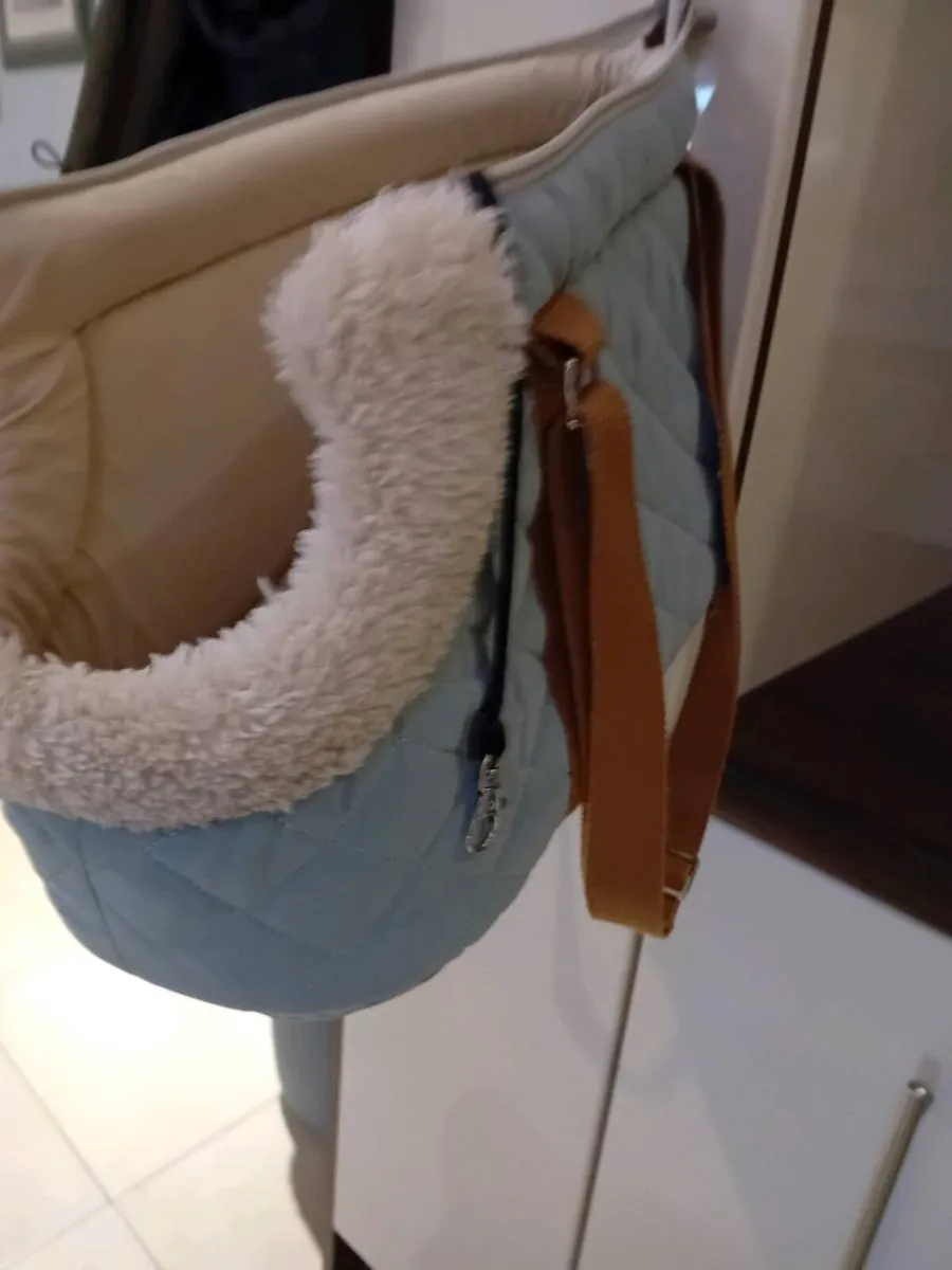 PET CARRIERS  ALL LIKE NEW - Image 4