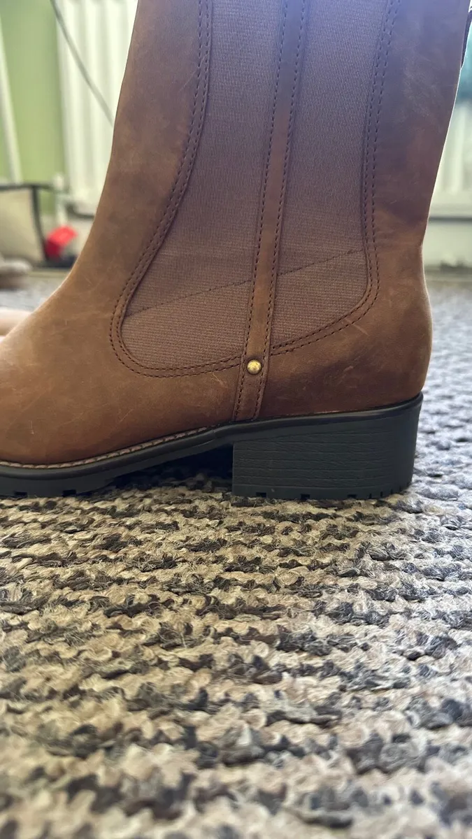 Clark’s boots 8 - Image 4