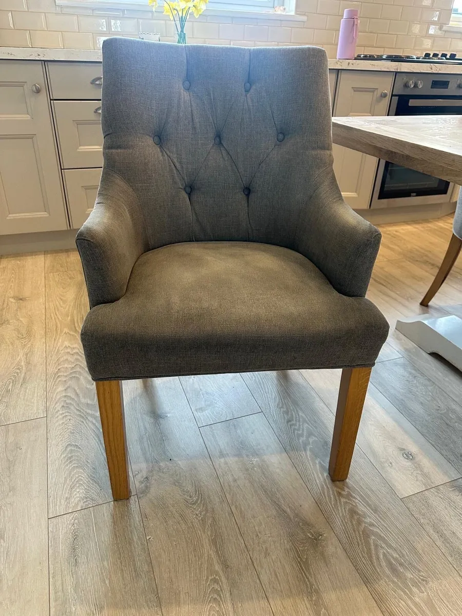 Extendable table and chairs - Image 4