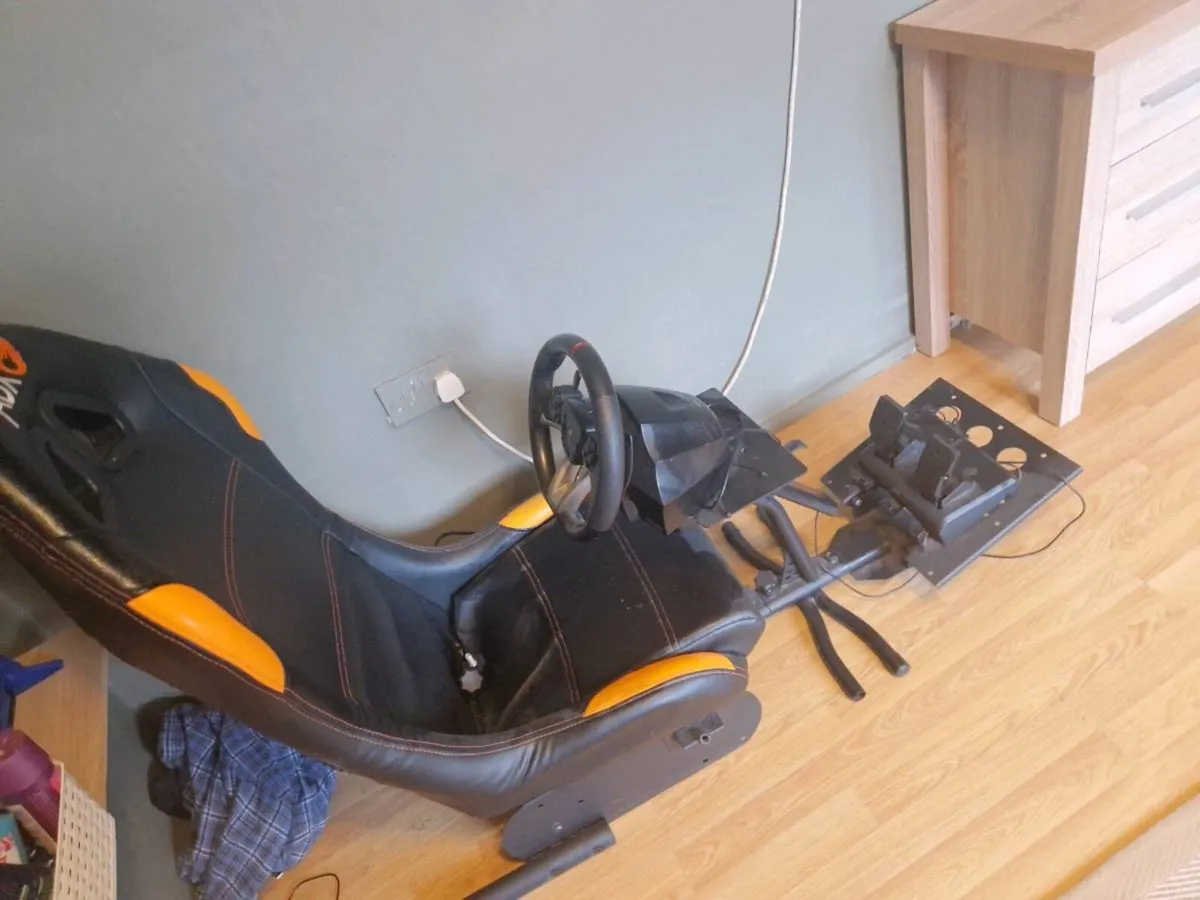 Gaming wheel and chair - Image 2