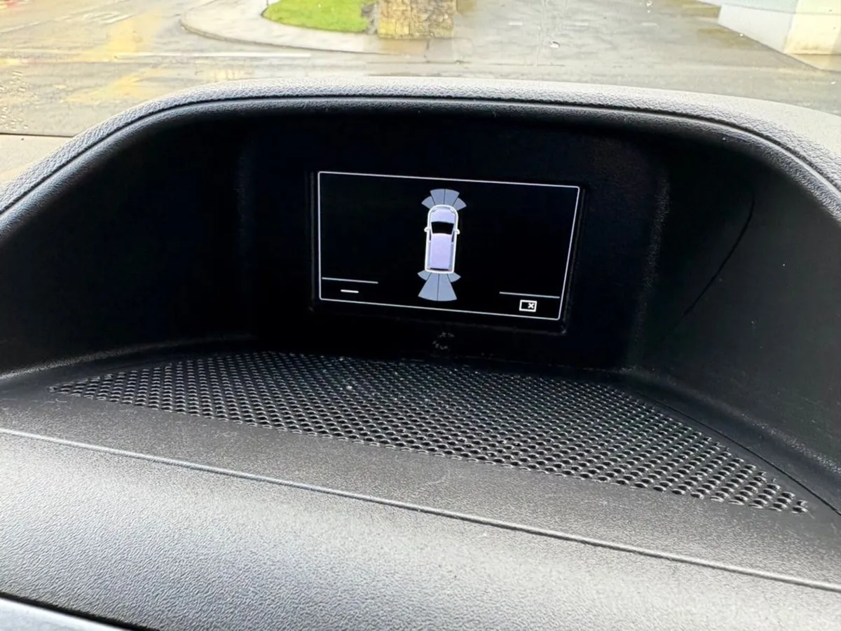 Ford Transit 2.0 TDCi 130 Custom 9-Seater - Image 4