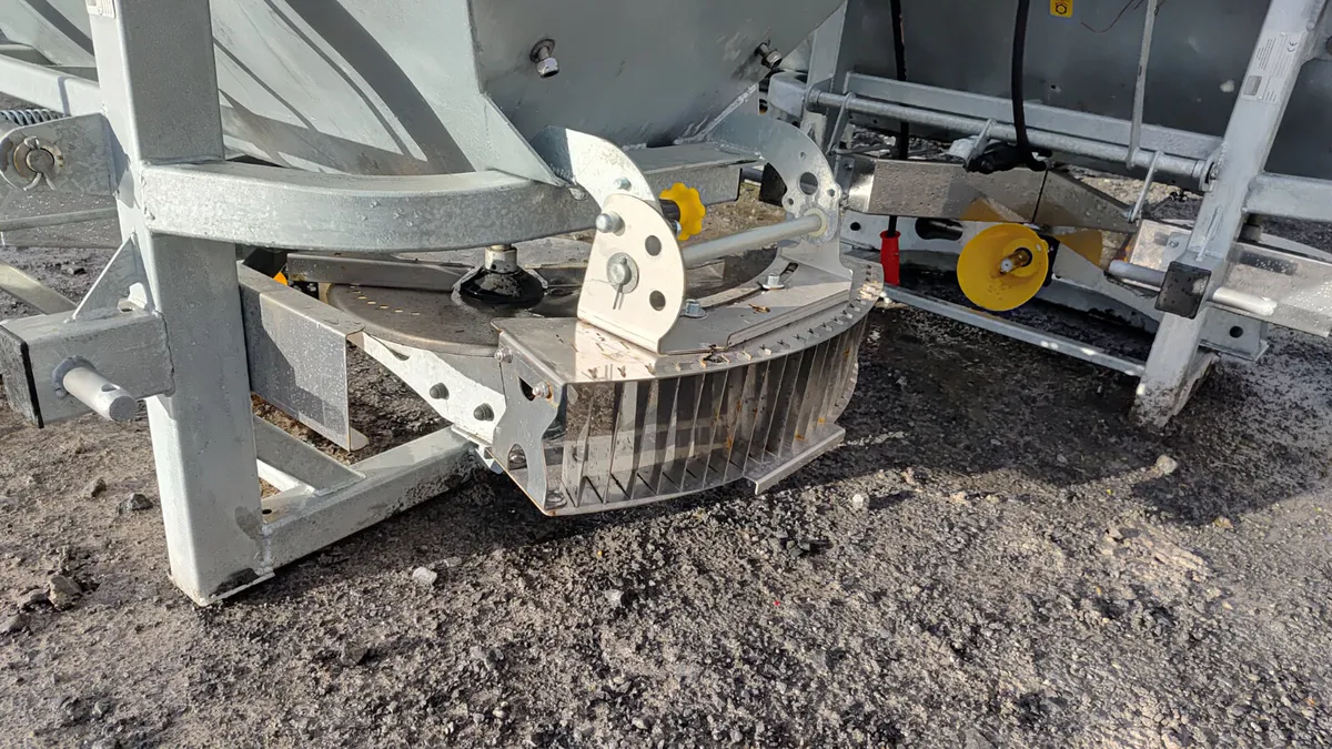 Fertiliser spreader Tolmet - Image 3