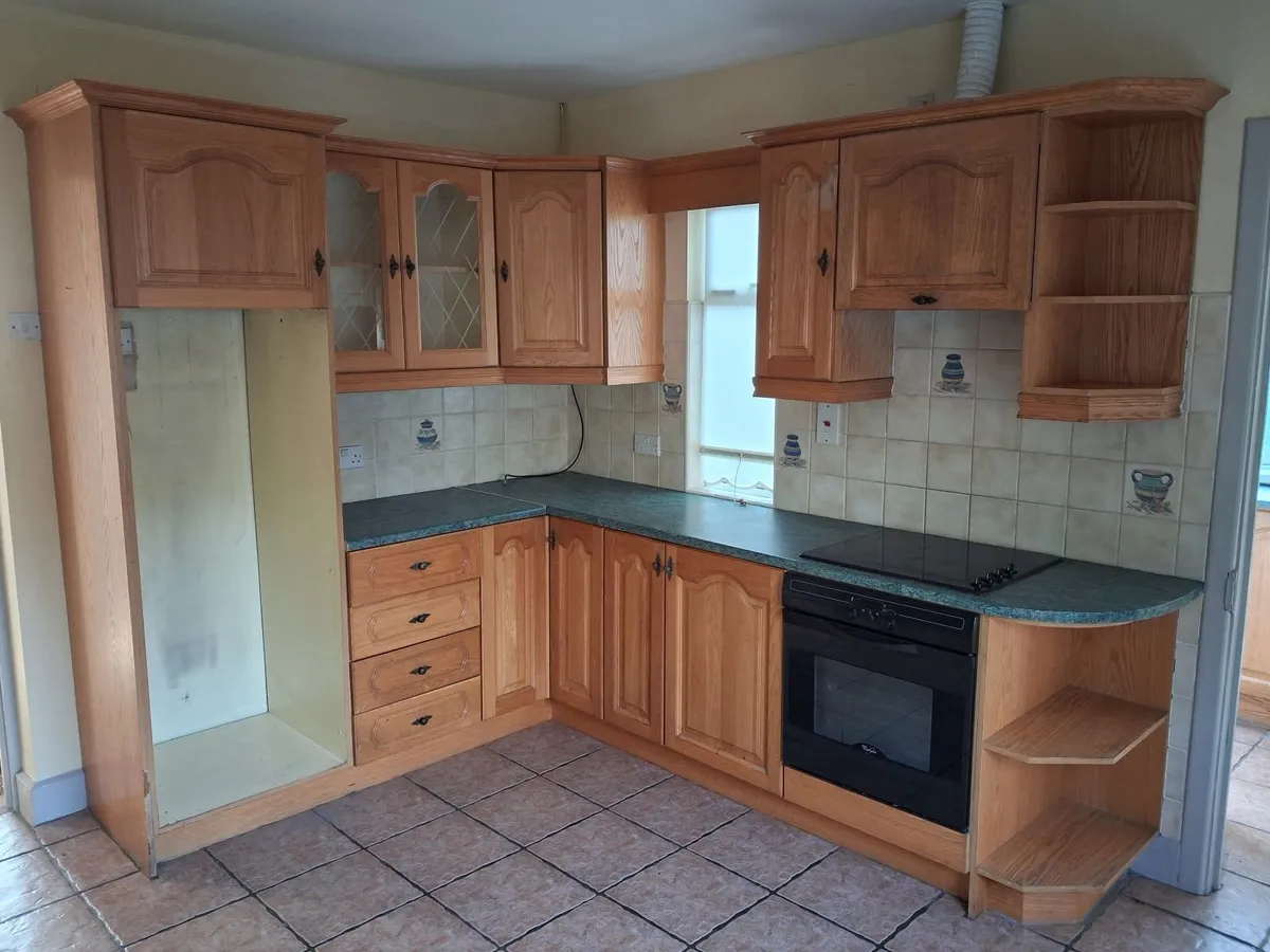Kitchen Units. - Image 1
