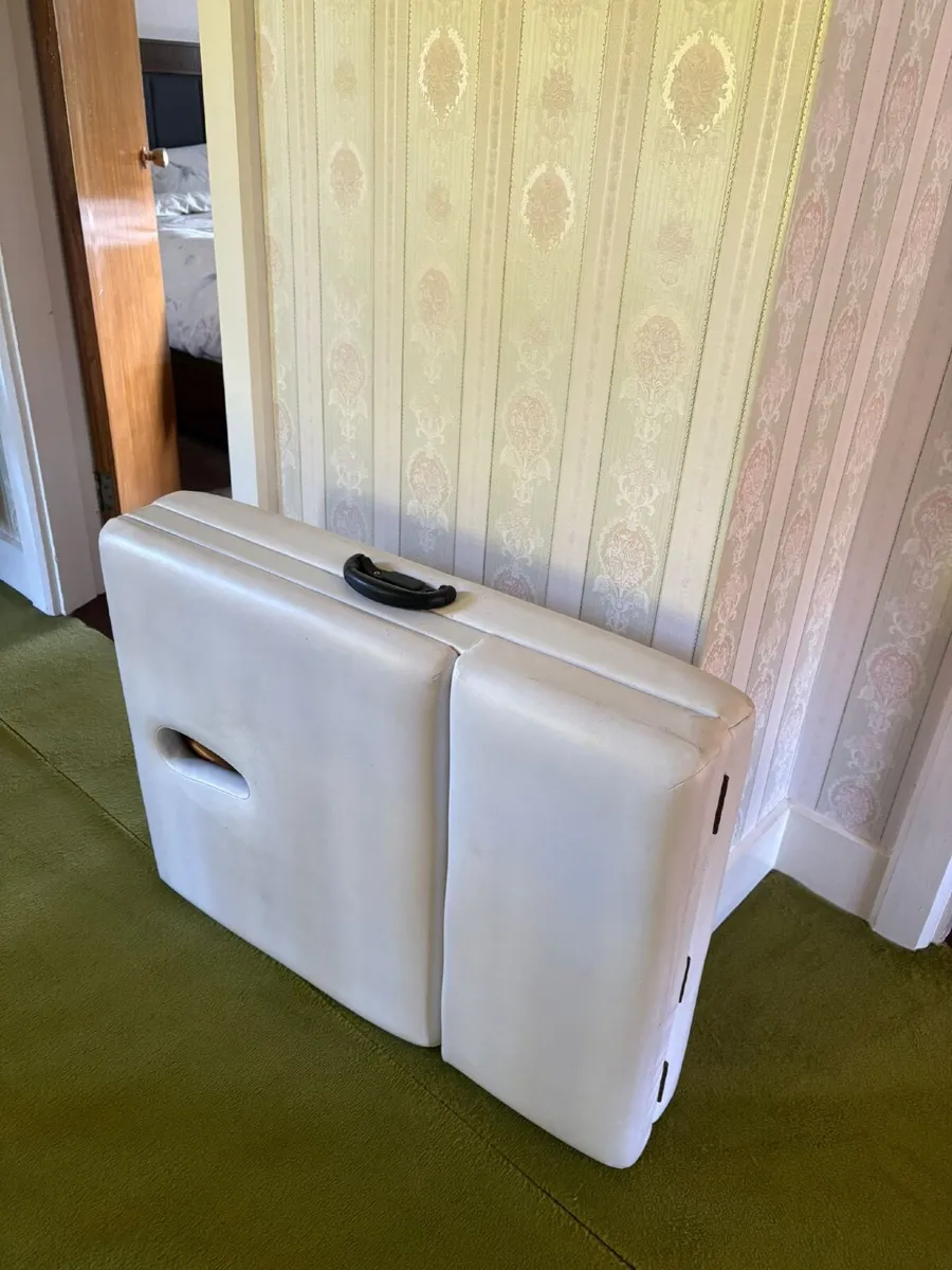 Massage table - Image 2