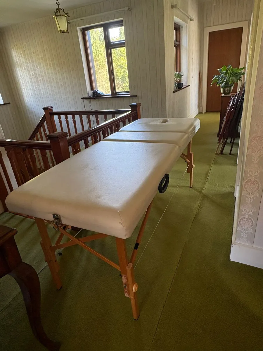 Massage table - Image 1