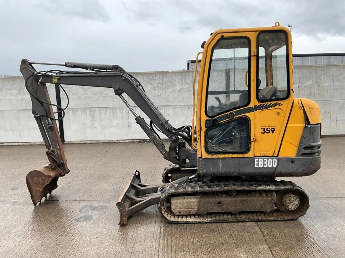 PELJOB EB300 3 TON MINI DIGGER - Image 4