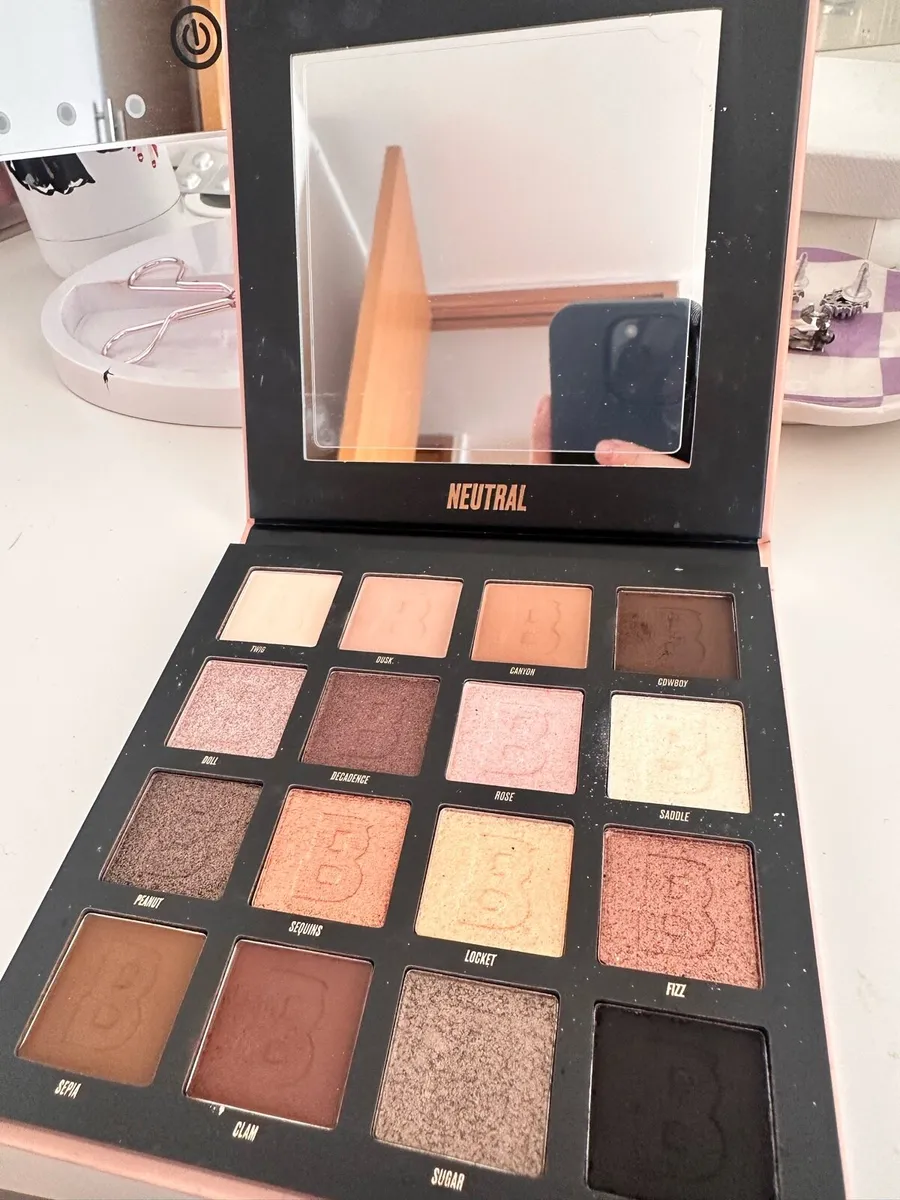 Eyeshadow palette - Image 1