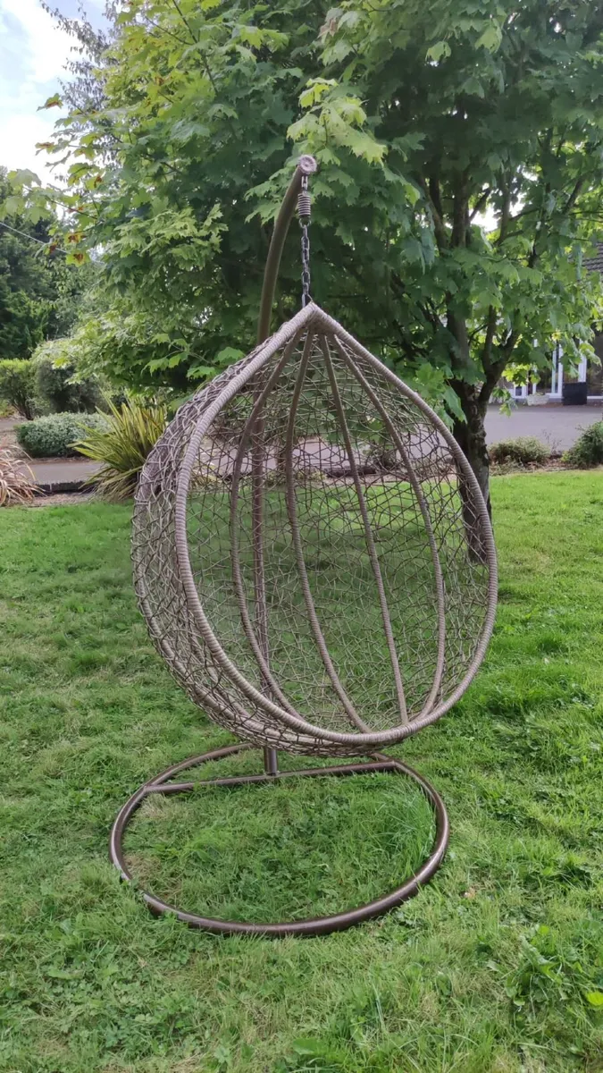 Hanging Swings Eggs Metal Frame Free Delivery - Image 1