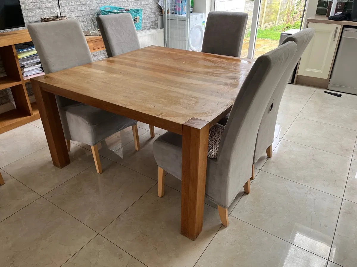 House table - Image 1