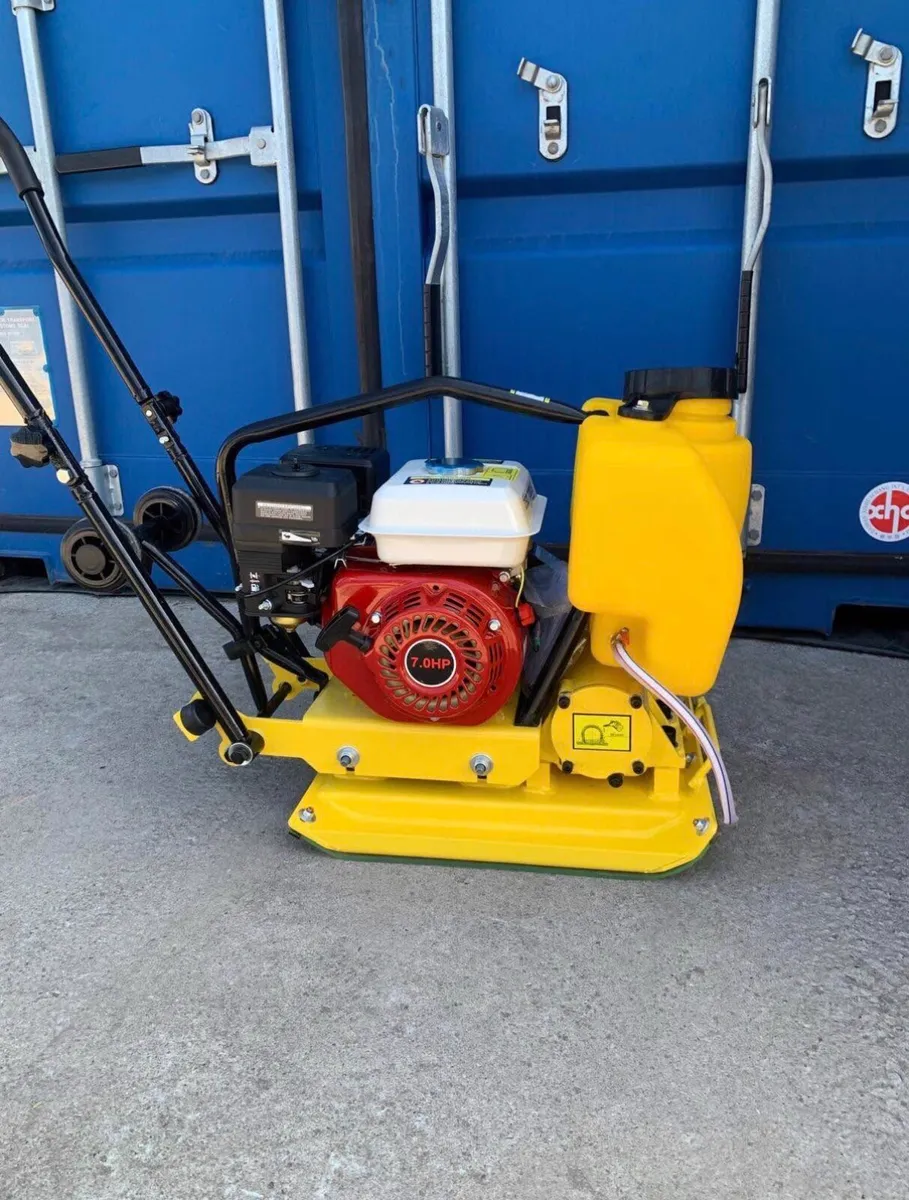 BRAND NEW PETROL WACKER PLATE - Image 1