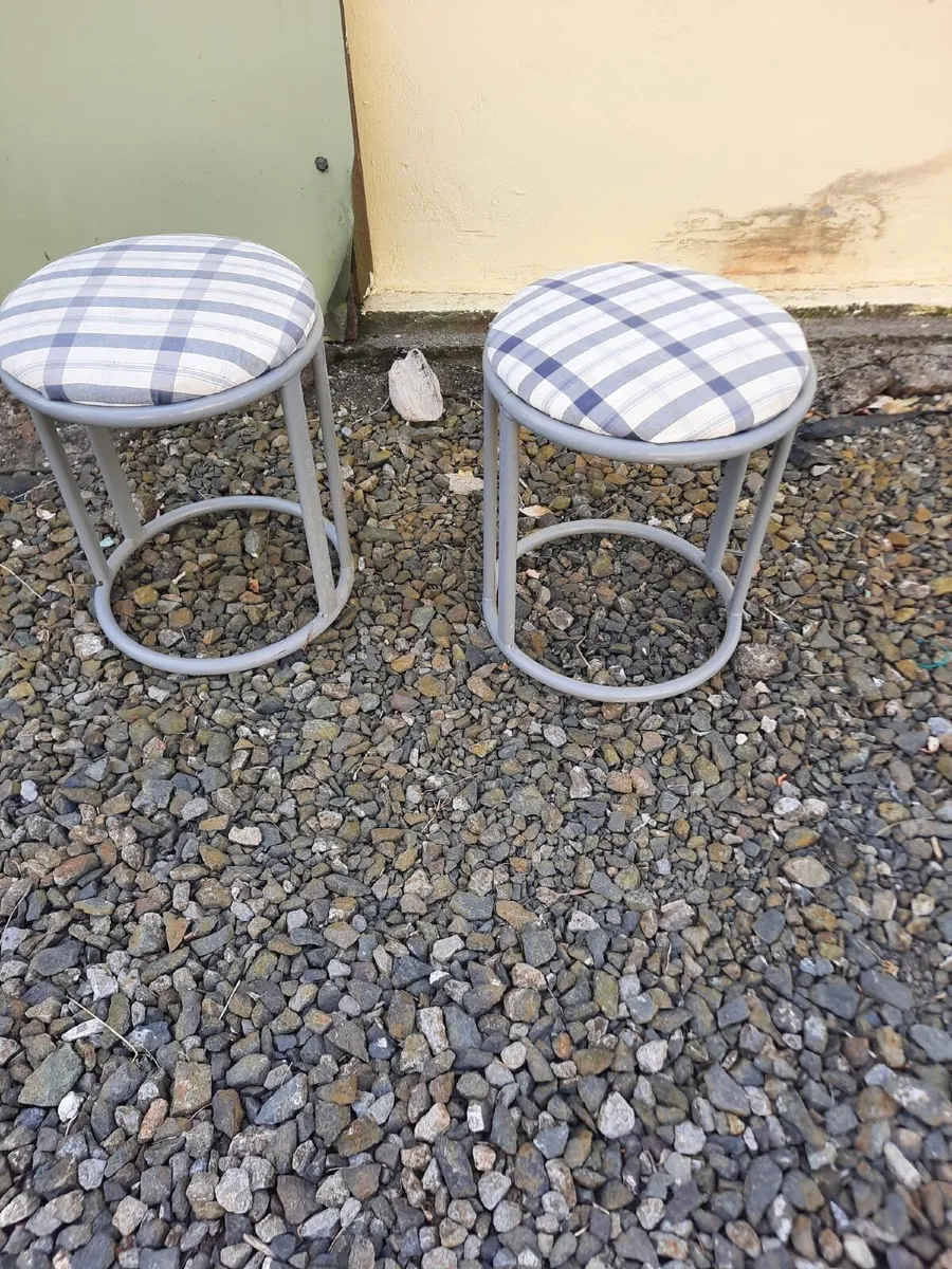 Pair of stools - Image 1
