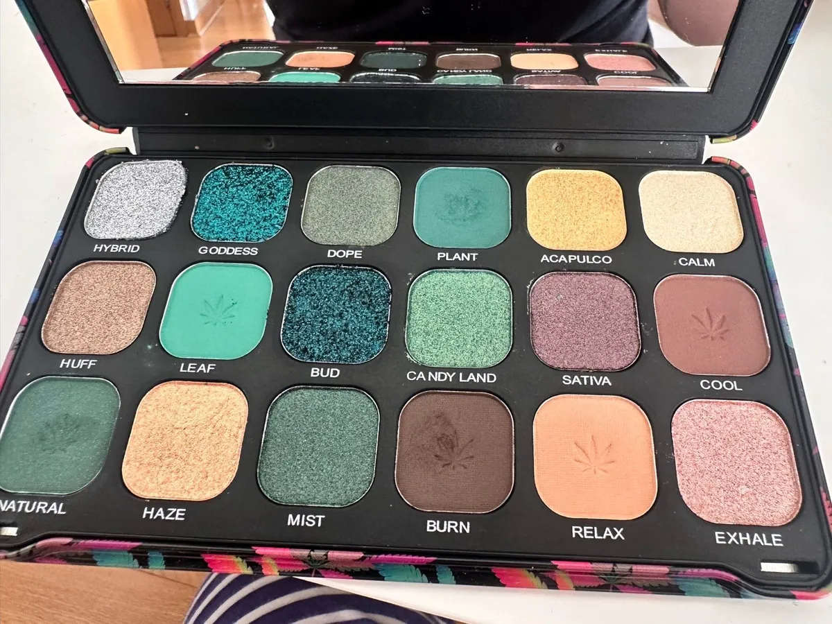 Chilled Eyeshadow palette - Image 2