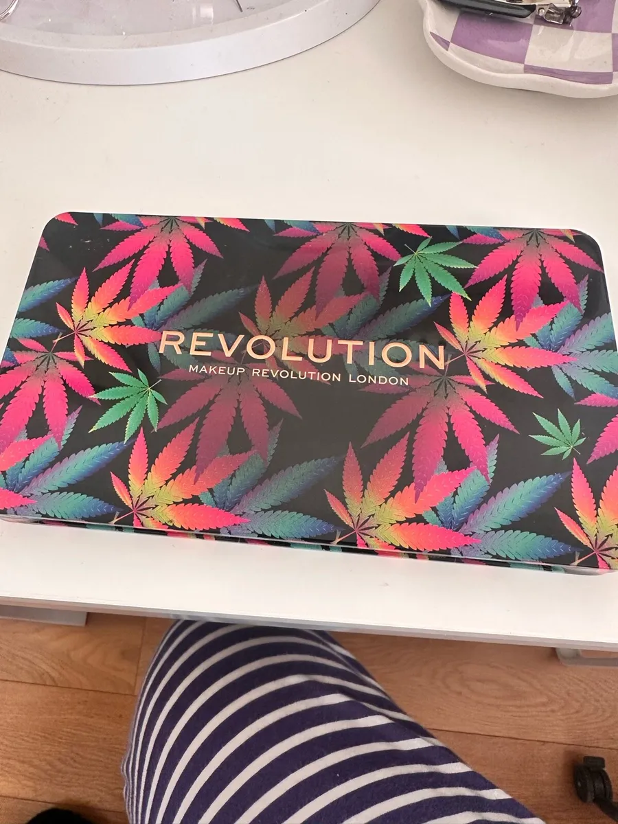 Chilled Eyeshadow palette - Image 1