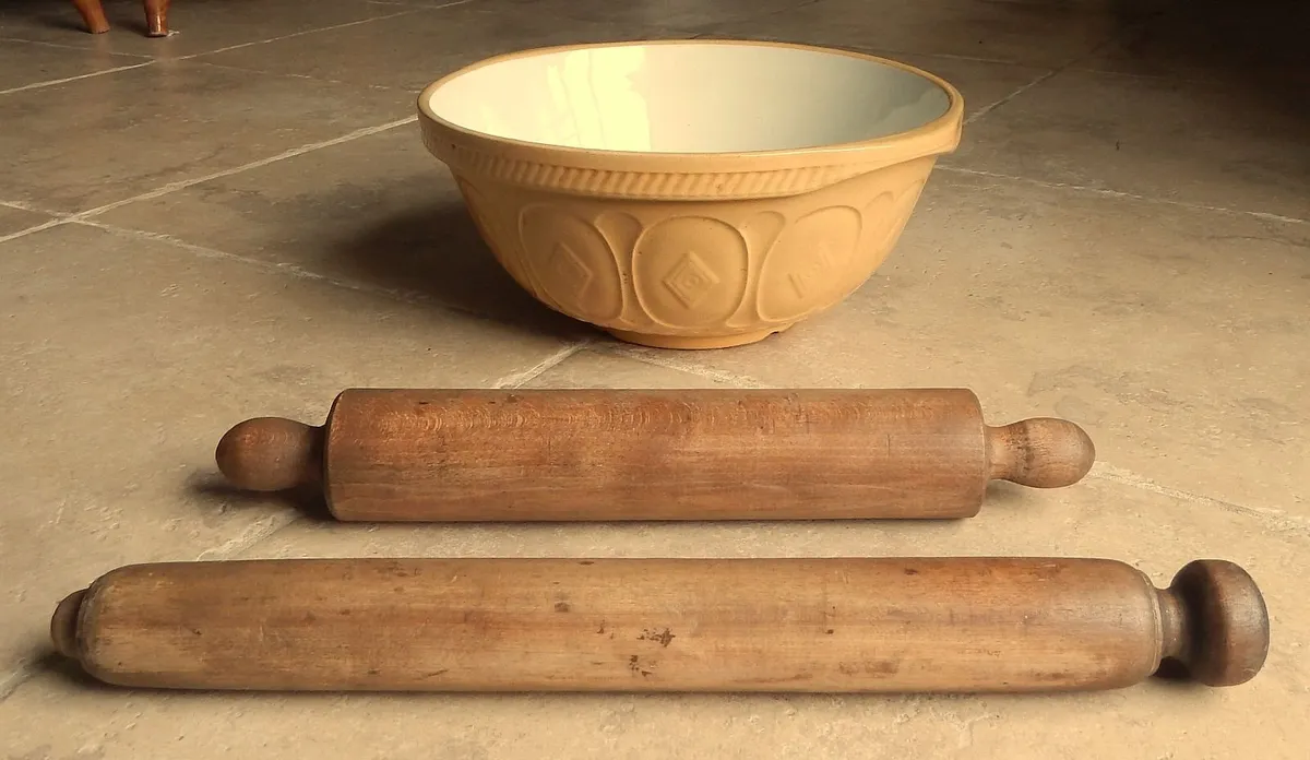 2 Vintage Wooden Rolling Pins & Ceramic Baking Bow - Image 1