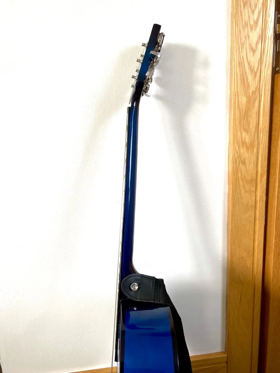 Guitar  acoustic - Image 1