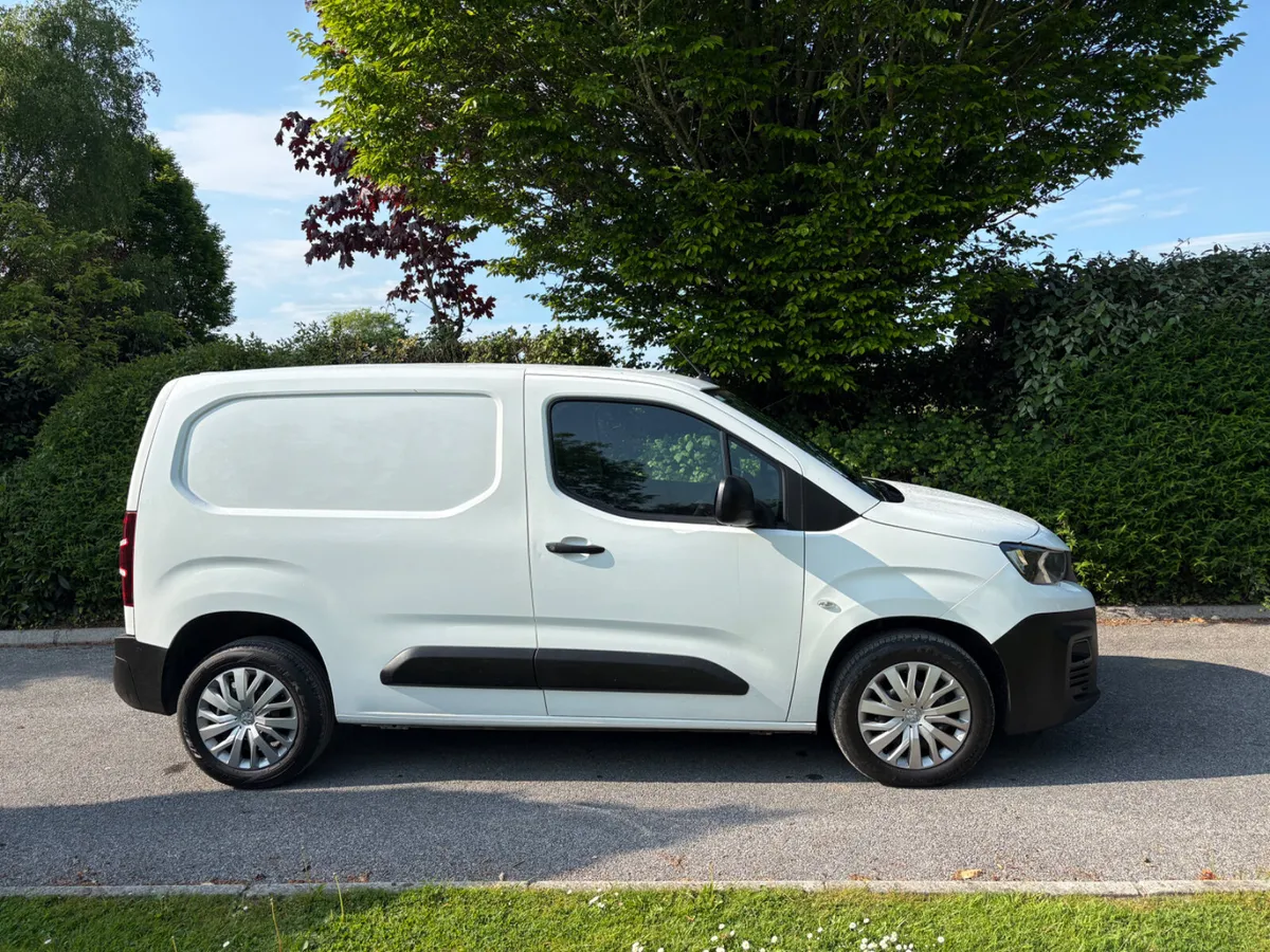 2022 Peugeot Partner (finance available ) - Image 2