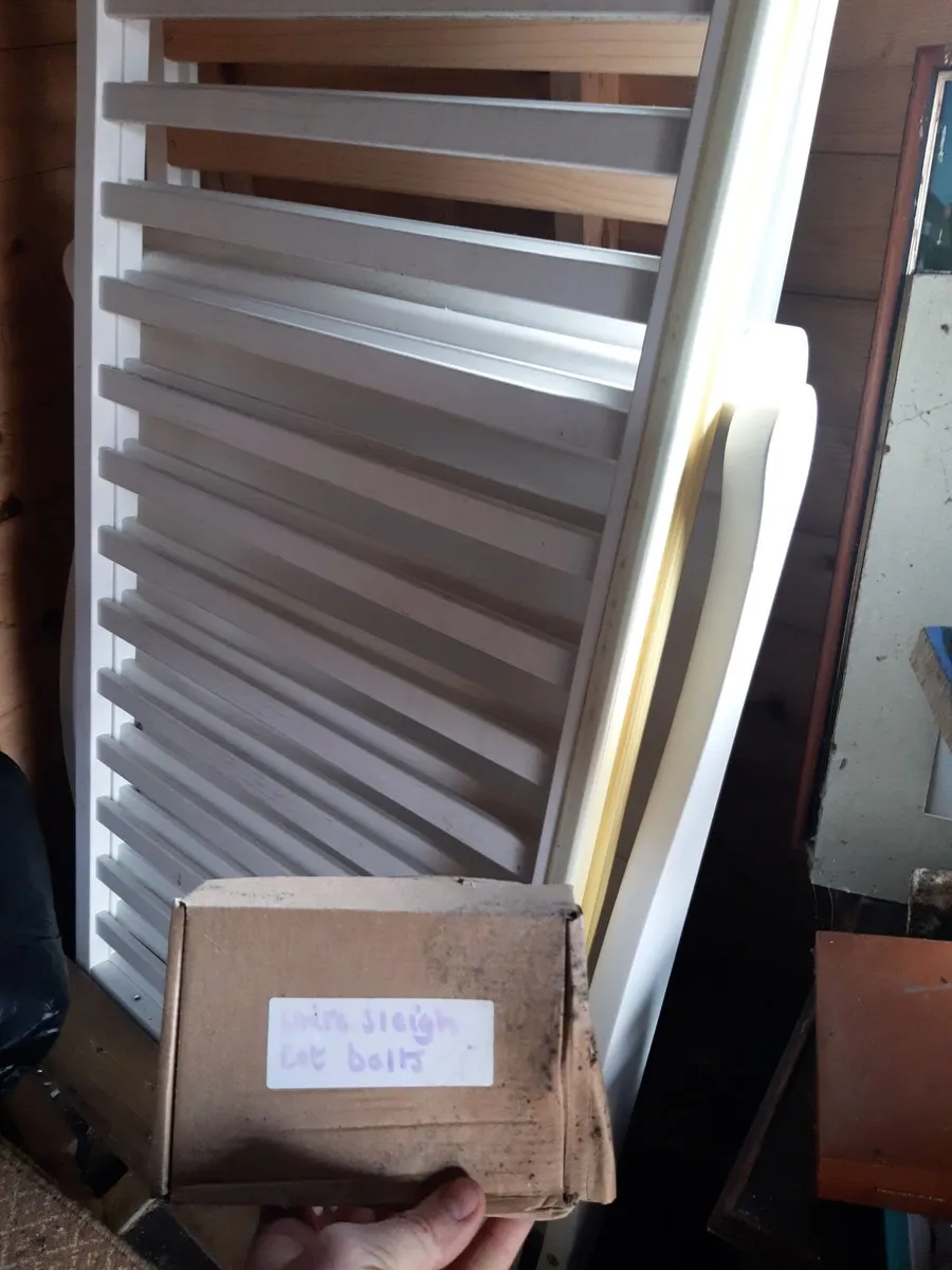 White cot, baby, wooden. FREE - Image 1