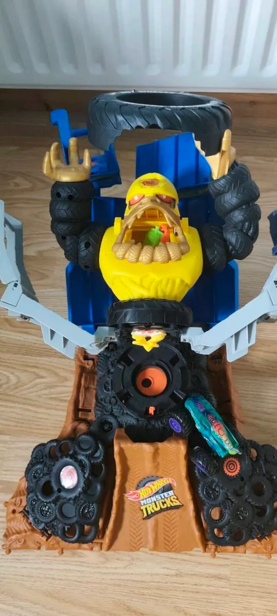 Hot Wheels Mega Wrex Vs Crushzilla Takedown - Image 4