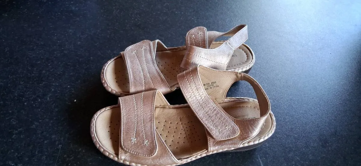Ladies cushion walk Sandals size 6 - Image 1