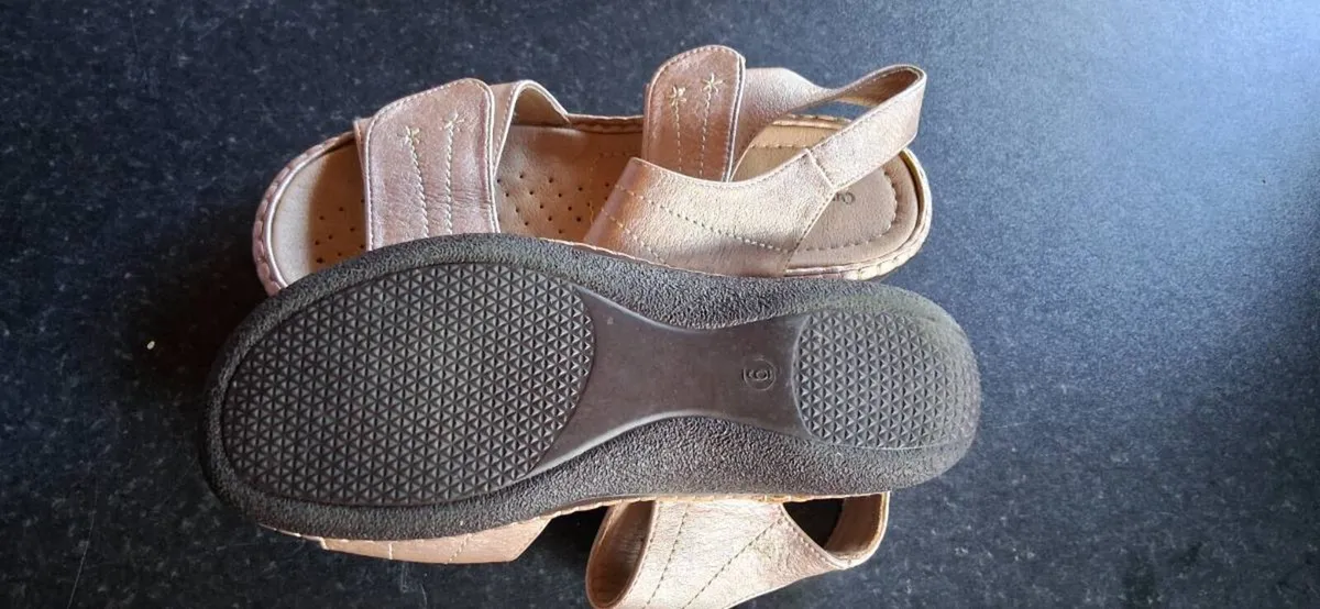 Ladies cushion walk Sandals size 6 - Image 2