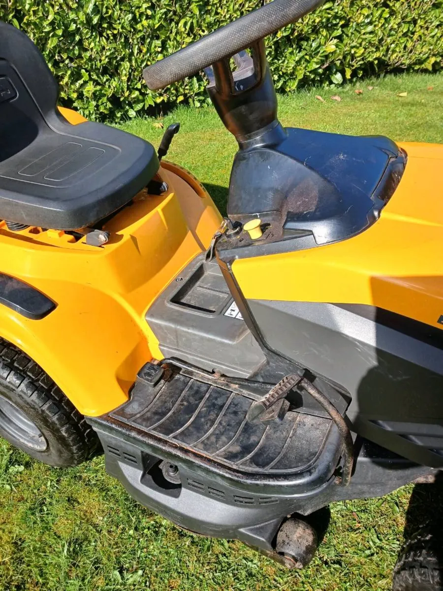 Stiga hydrostatic Briggs and Stratton engine - Image 4