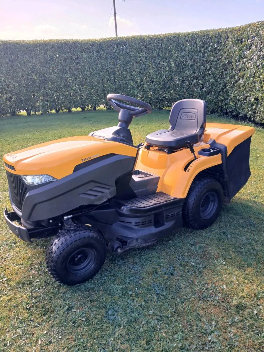 Stiga hydrostatic Briggs and Stratton engine - Image 2