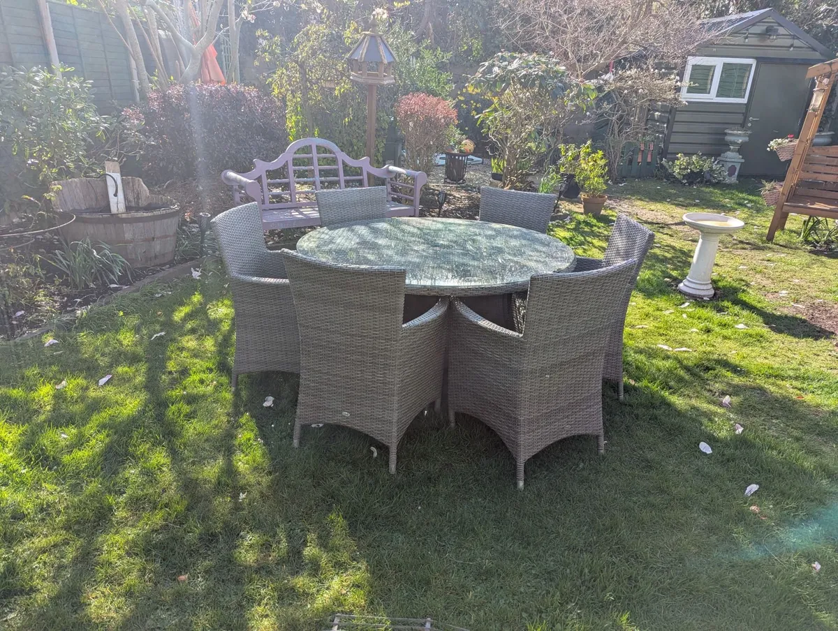 Rattan 6 seater table and chairs - Image 1