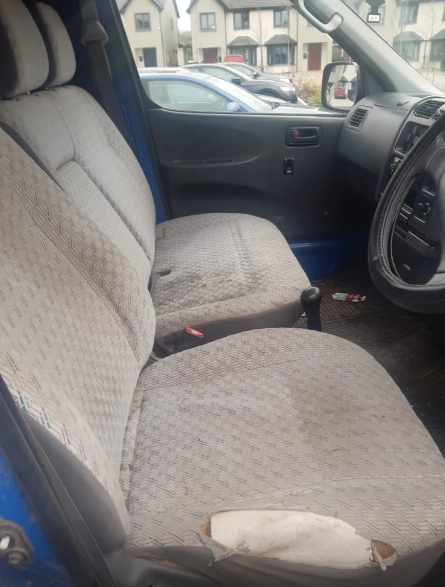 Hi ace van - Image 4