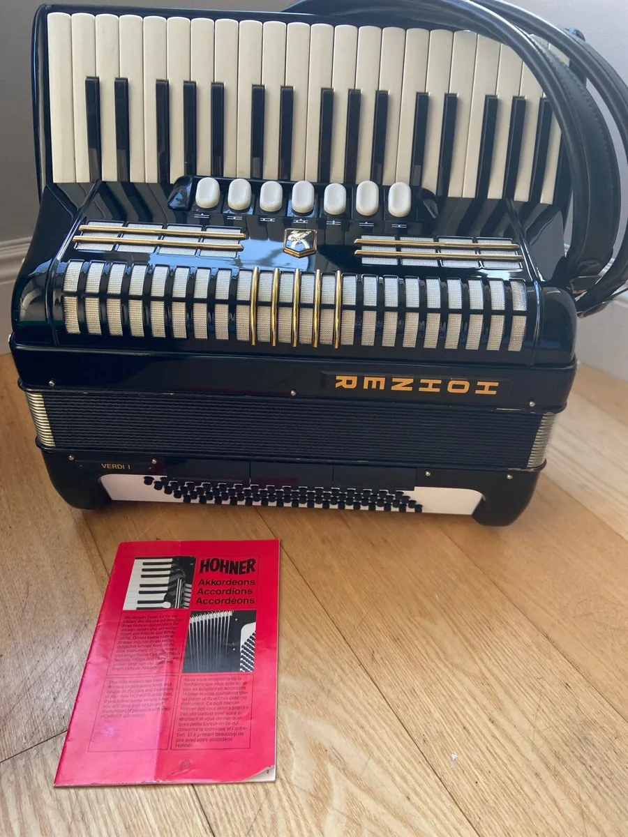 Piano Accordion - Image 2