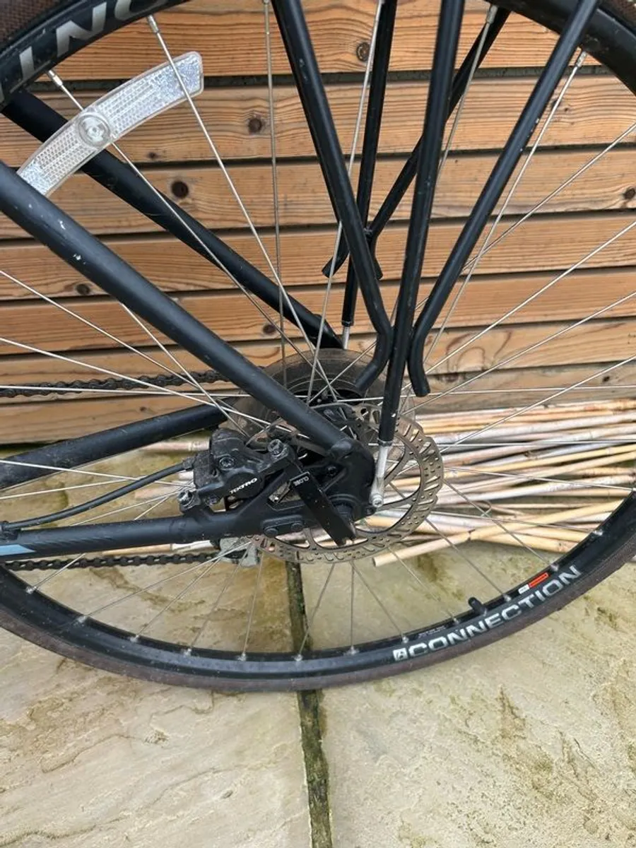 Trek FX2 road bike - Image 2