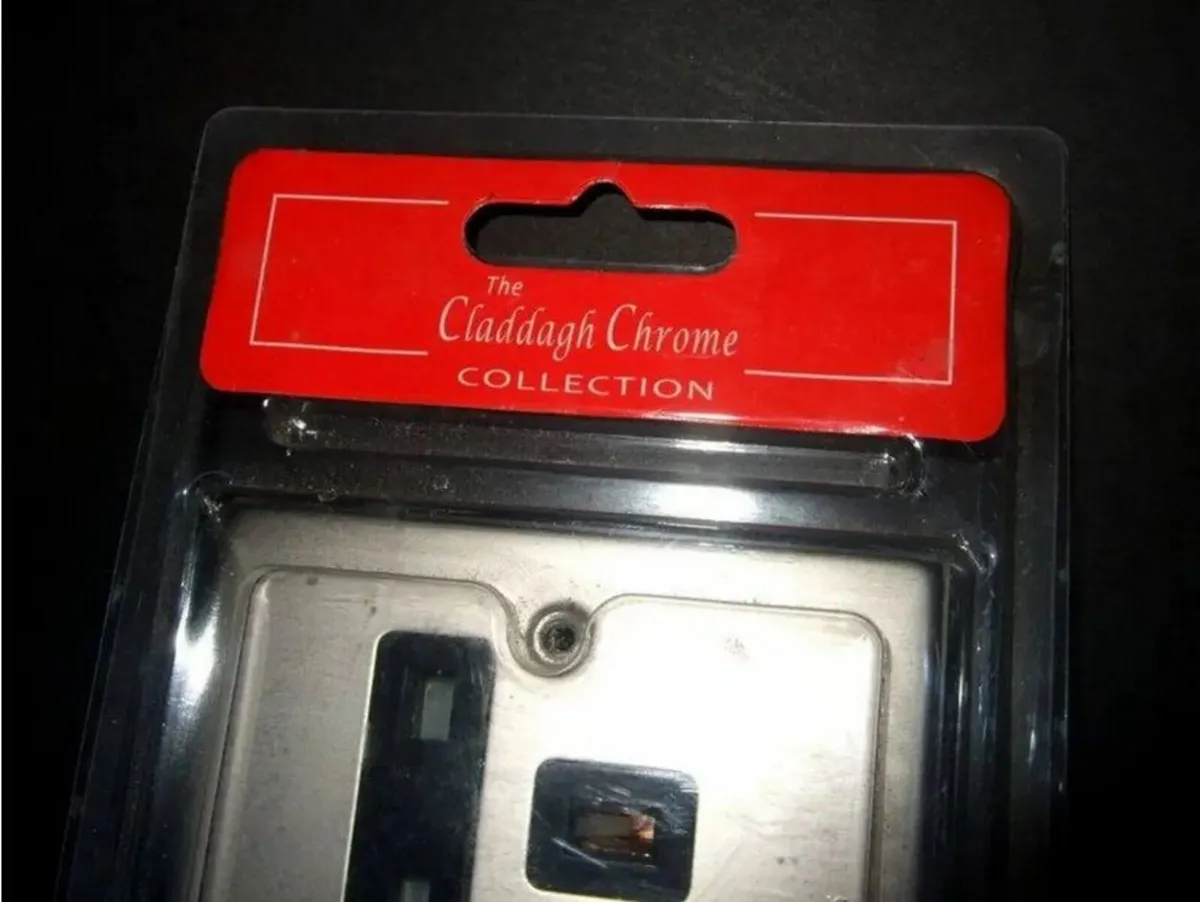 BNIB Satin Chrome 13A Twin Socket with 2 USB Ports - Image 4