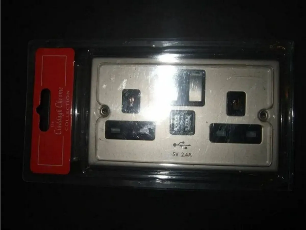 BNIB Satin Chrome 13A Twin Socket with 2 USB Ports - Image 2