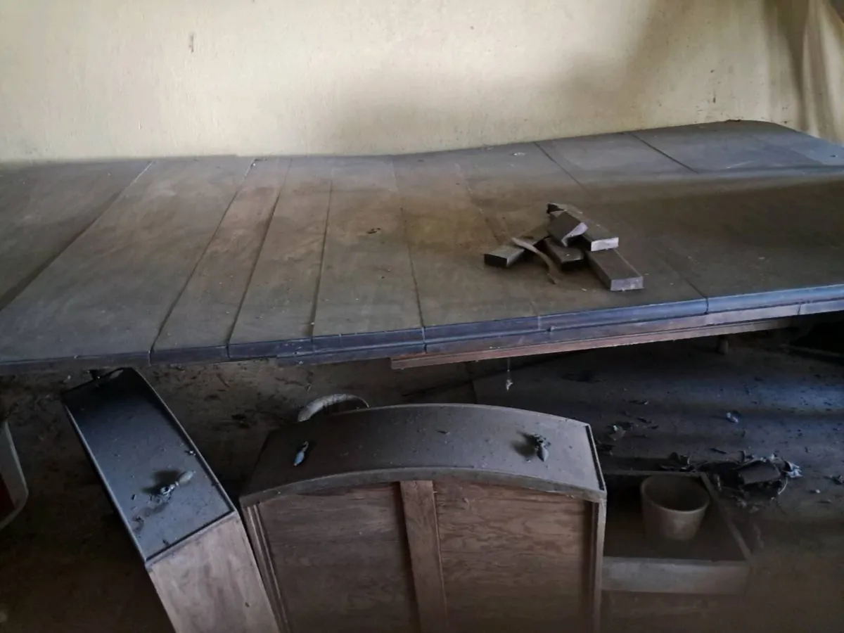 Mahogany table 8 foot by 4 - Image 1